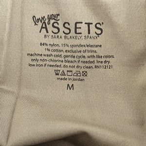 ❤️ Your Assets by Sara Blakely SPANX size medium. In good condition.